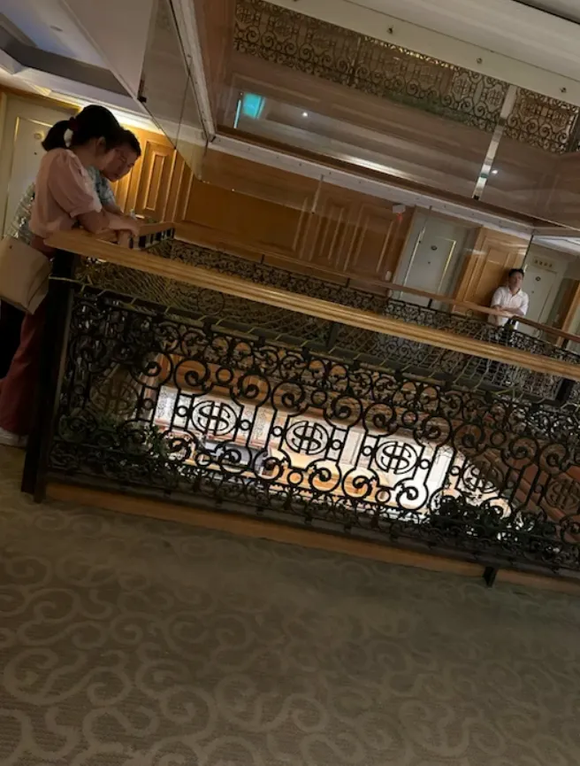 警方於飯店內埋伏。翻攝畫面