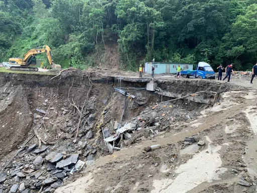 卡努豪雨重創南投！　蔡英文報告救災進度：感謝投入救災的人員