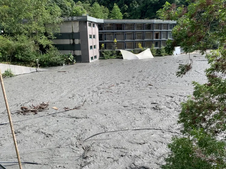 泥沙湧入南投仁愛鄉。內政部提供