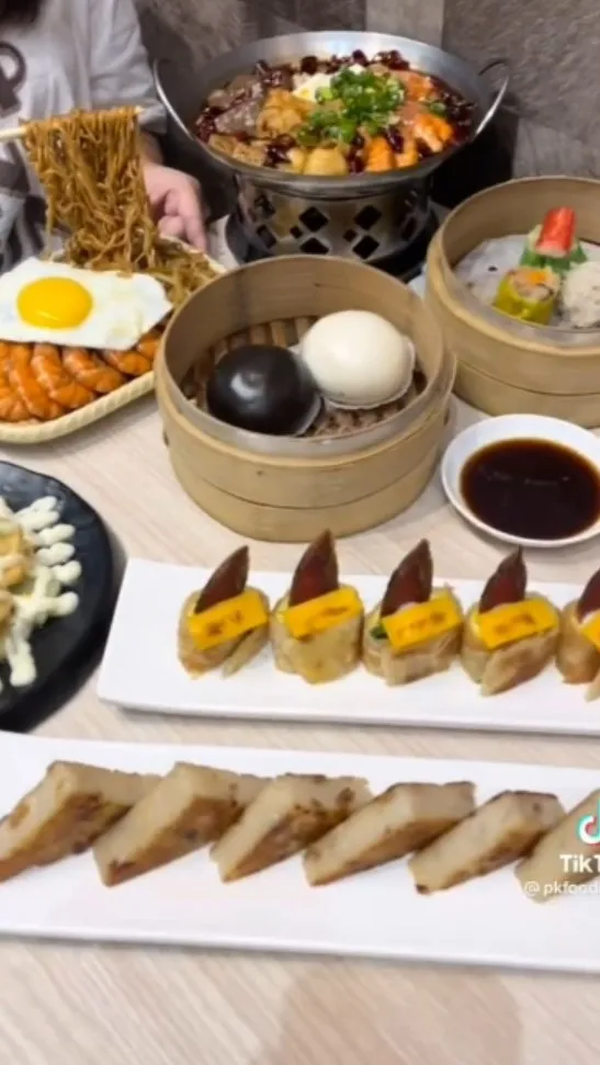 宵賀呷位在高雄楠梓區，營業時間下午5:30-01:00。TikTok@pkfoodie182 / IG：pkfoodie182 提供