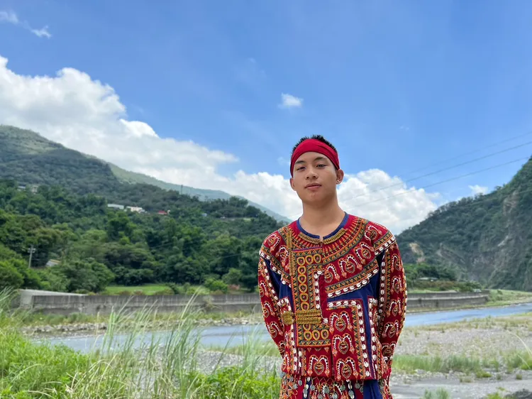 「TAKAO81 來點原音」拍攝原青形象照。原民會提供