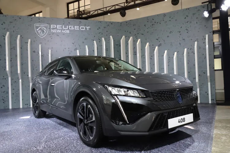 Peugeot 408 Allure車型現正推出限時優惠專案，凡入主指定車型就可享有0頭款、超低月付金8888元起，或是0利率分期加贈2萬元消費抵用券的好康。資料照片