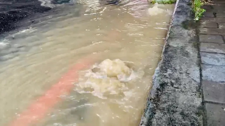 復興路排水宣洩不及。王志弘攝