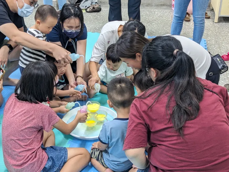 活動分六場次，總共吸引120位親子參加。社會局提供