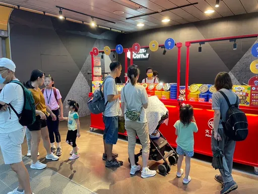 蝴蝶酥業者買月餅送愛心 北捷快閃店捐營收助「等家寶寶」