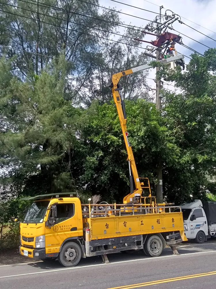 台電派員搶修。台電提供