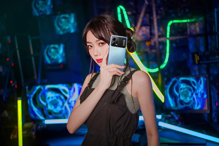 POCO X5 5G配備超輕薄6.67吋AMOLED螢幕，支援120Hz螢幕更新率和4,500,0001的對比度，確保每場遊戲體驗流暢且逼真，並配備5000mAh 大電量電池。POCO提供