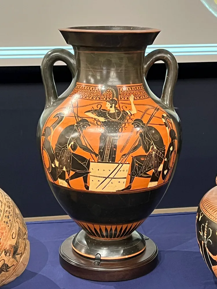 此次歸還義大利的古文物花瓶。美聯社