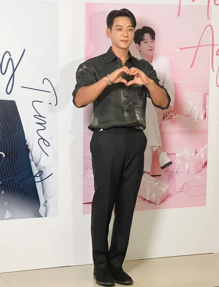 黃致列透露訪問前吃了飯捲，撂中文說「粉絲的愛」。陳薇安攝