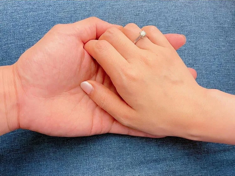 劉冠廷獻上大鑽戒向孫可芳求婚。翻攝劉冠廷IG
