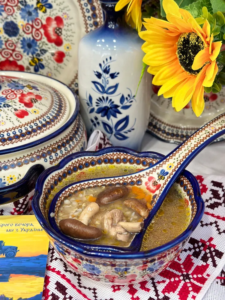 烏克蘭傳統料理蕎麥香菇雞湯。烏克蘭廚房提供