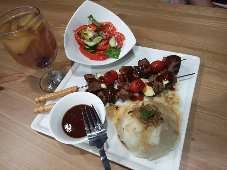 烏克蘭傳統料理烤肉串。烏克蘭廚房提供