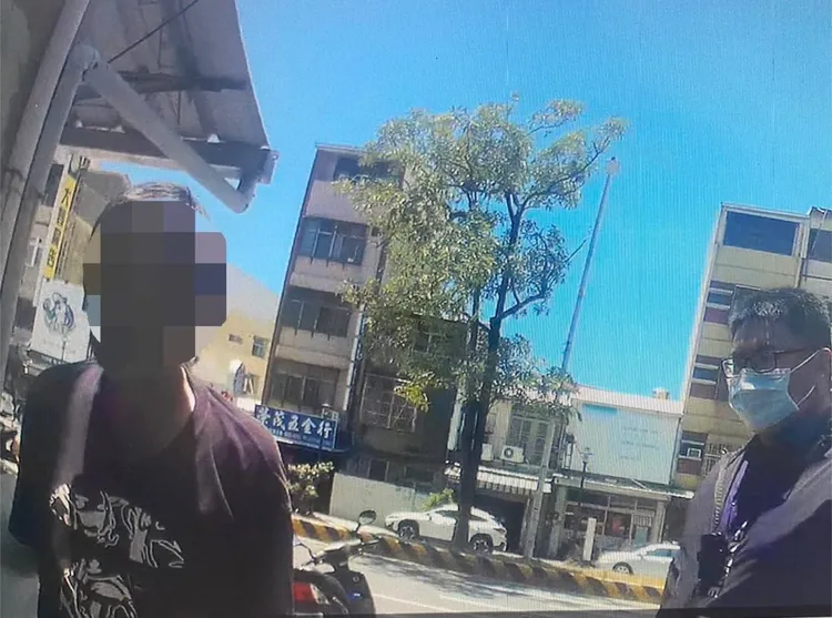 林嫌想喝酒就自己去超商「補貨」，令店家不堪其擾。警方提供