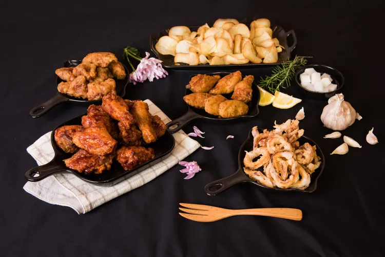 首波推出人氣蜂蜜口味、招牌經典醬香口味及香辣口味。業者提供