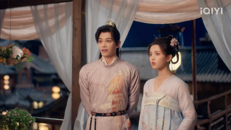 楊超越（右）、丁禹兮兩人第2次歷劫成年下戀。愛奇藝國際站提供