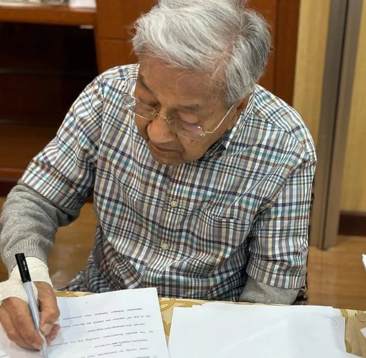 翻攝馬哈地臉書@Dr. Mahathir bin Mohamad 