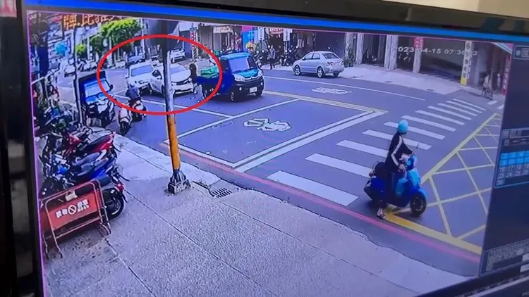 林男載著受傷的王女在豐原市區追撞小貨車，警方到場處理才發現是情殺案。資料照片