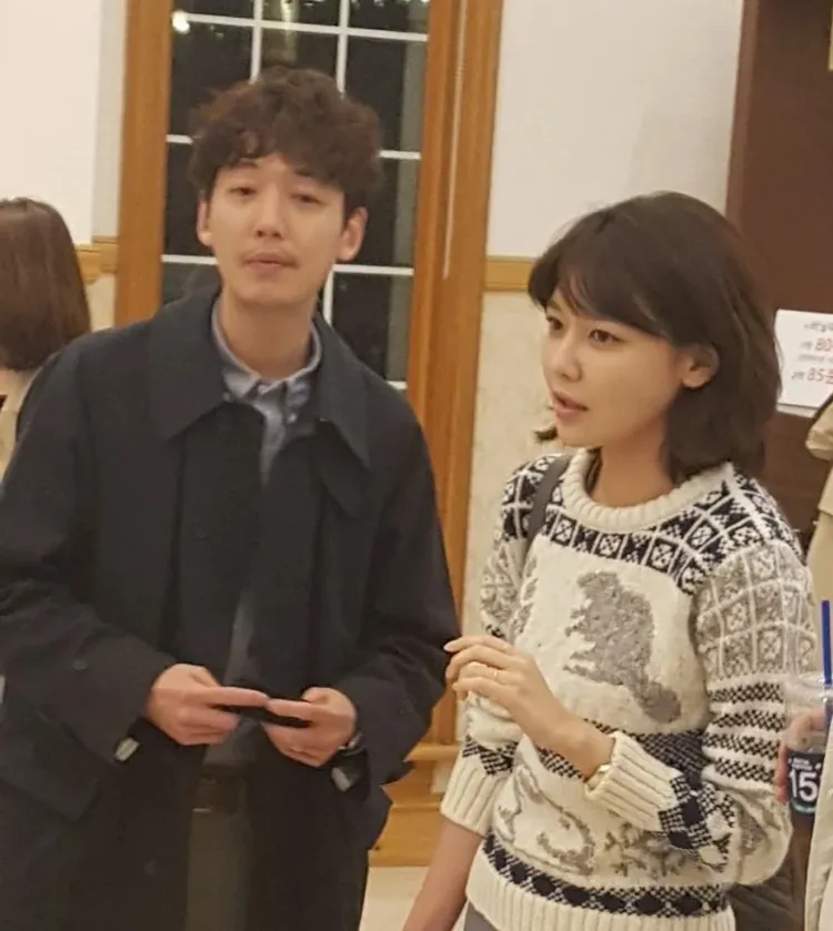 秀英（右）與鄭敬淏交往11年，被看好結婚。翻攝naver