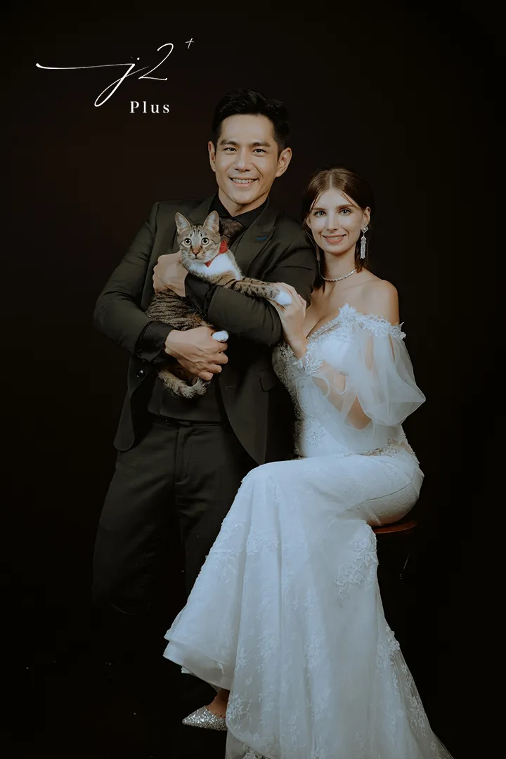 愛貓拉蹼卡也一塊入鏡。J2 Plus婚紗提供