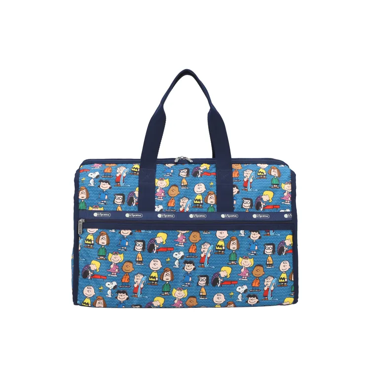 PEANUTS夥伴大集合奢華大型旅行袋，7700元。品脾提供