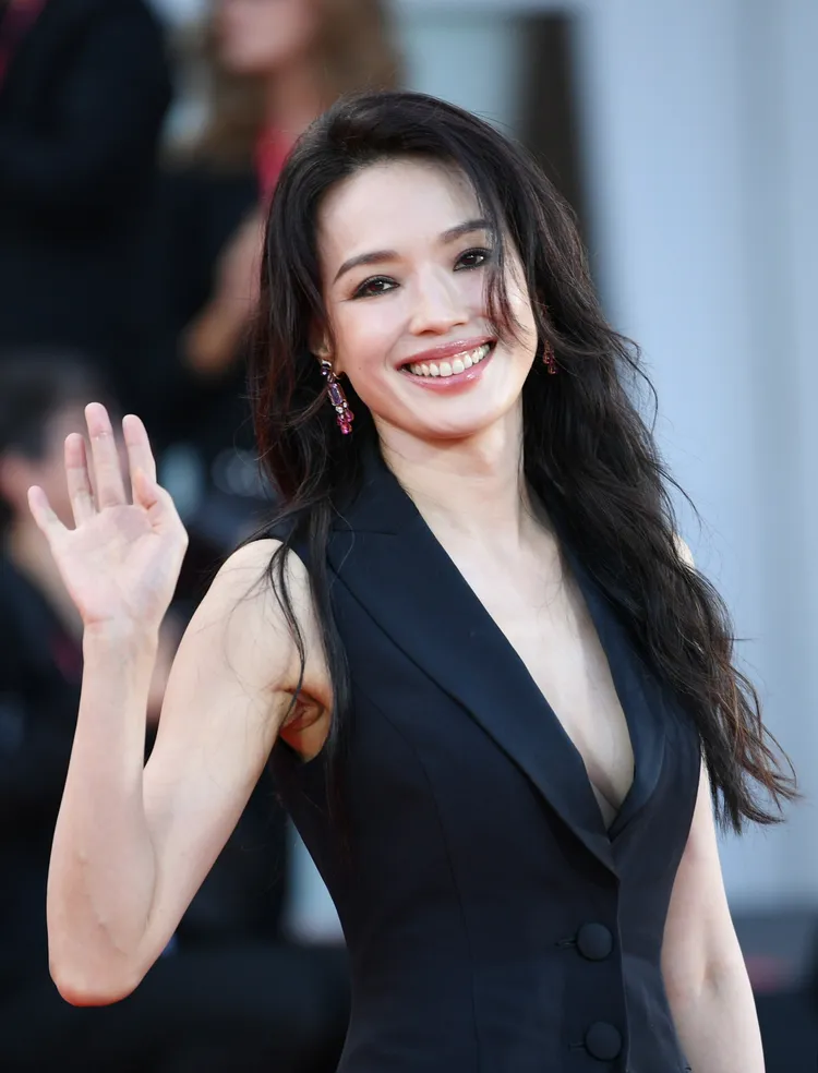 舒淇微笑打招呼。新華社