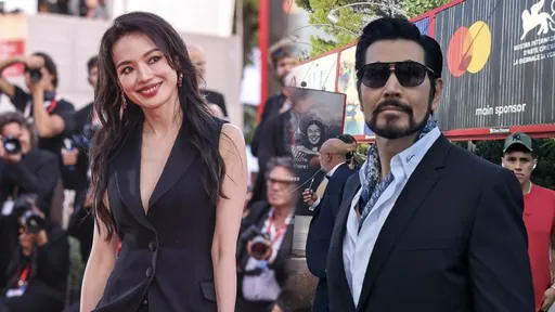 威尼斯影展開幕｜最美評審舒淇深V撐星光　費翔帥噴教父氣場