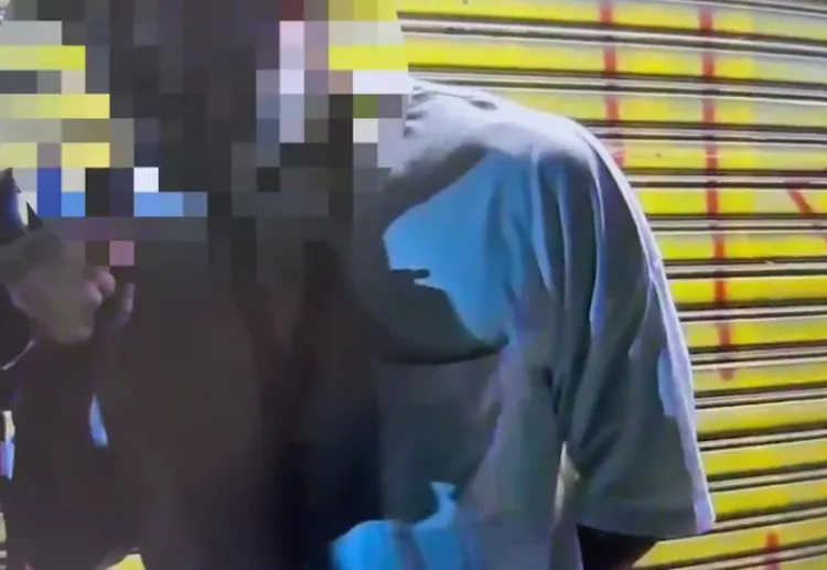 警方對陳實施酒測。翻攝畫面