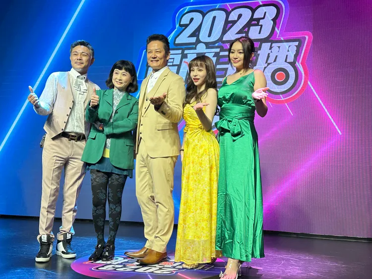 馬妞（左二）出席電商比賽活動。黃盈容攝