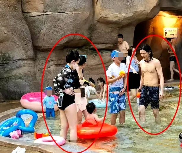 向佐和郭碧婷一家造訪水上樂園。翻攝微博