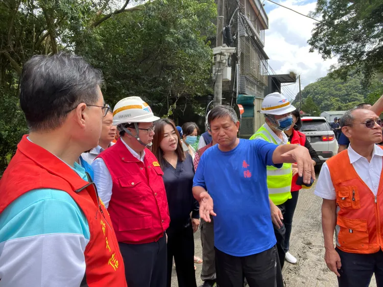 行政院副院長6日前往南投仁愛鄉勘災。行政院提供