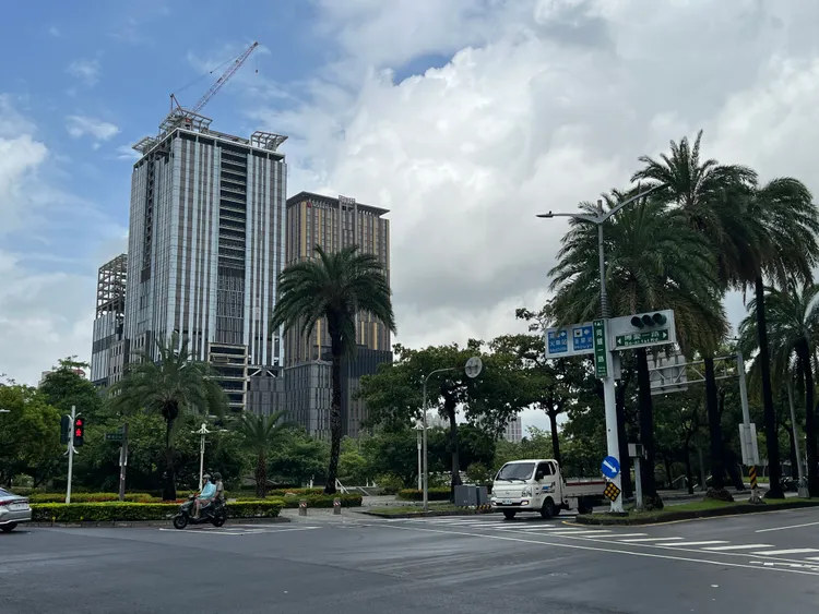 大順百貨商圈總投資額超過800億元，成為高雄最具規模新興百貨商圈。葉家銘攝