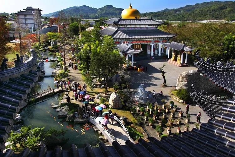 楠西區觀光資源豐富，玄空法寺是著名景點之一。觀旅局提供