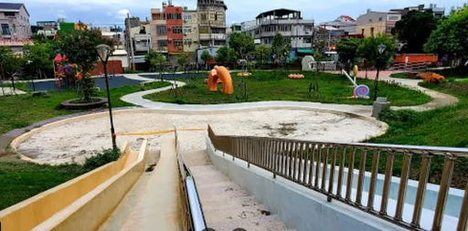 溜滑梯旁驚見活春宮　孩子被爸媽拉走追問「為何不讓我玩」