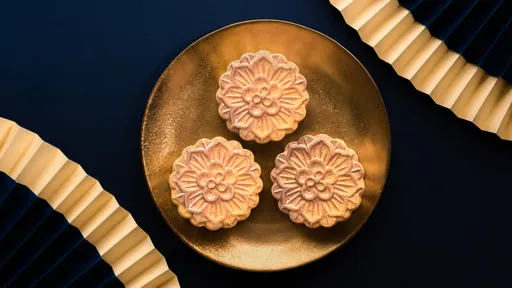 LUSH「轉行」賣月餅 中秋限定氣泡彈送禮有新意