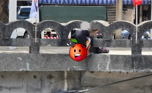 基隆奇葩!男攀橋外「裸臀」做這事 網友全看傻:練武奇才