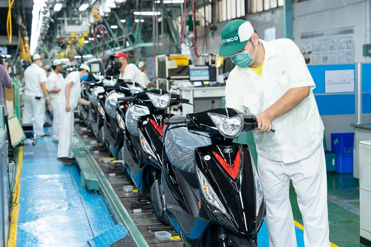 光陽緊急爆量的市場需求加速GP 125產能，平均一分鐘即可組裝一台，盡量減少消費者等候時間。原廠照片