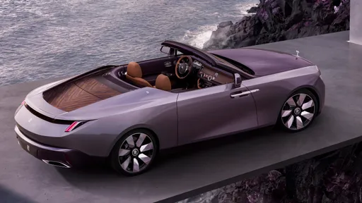 富豪出手就是狂! 7500萬豪車儀表台指定內嵌陀飛輪