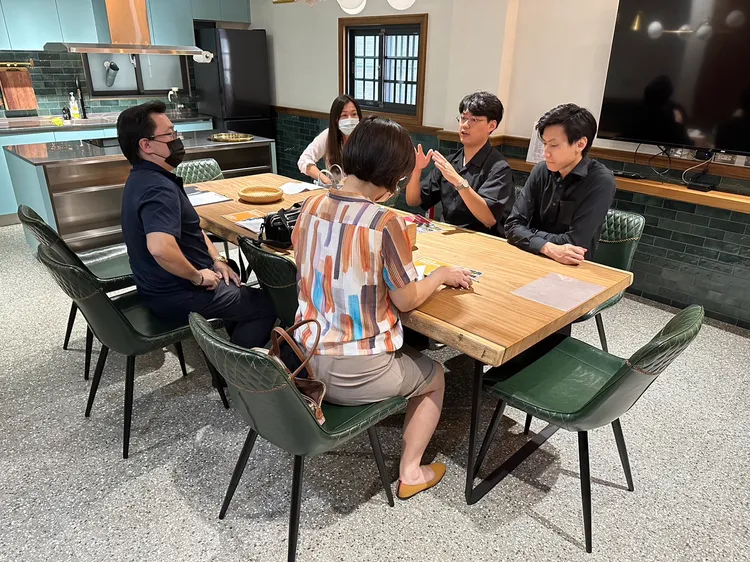 新北魅力民宿聘請專家學者進行實地評選。觀光局提供