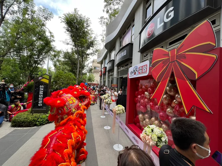 小蔡電器台中旗艦店一口氣有10大品牌進駐10家店面。鮮明攝