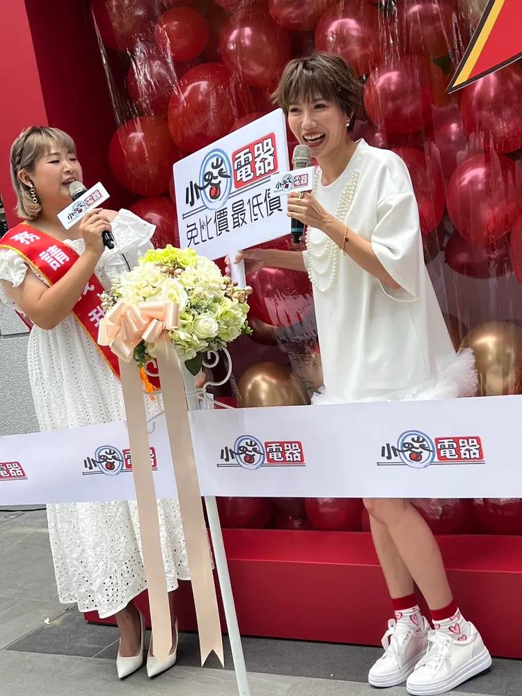 大牙應邀出席小蔡電器台中旗艦店開幕活動。鮮明攝