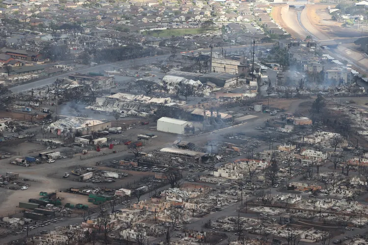 拉海納鎮一大片社區被燒成焦黑。路透社