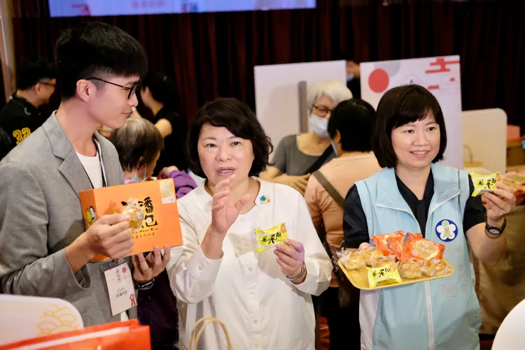 嘉義市市長黃敏惠頒獎。主辦單位提供