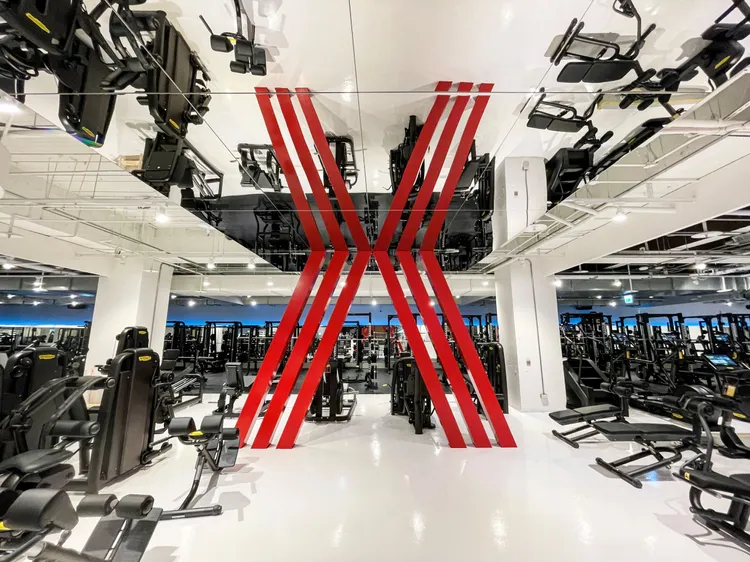 位於台北南京東路上JR東日本大飯店台北B2F的「JEXER FITNESS＆SPA南京復興」約有790坪的空間，採用頂級健身設備並導入日本原創團體課程8月1日正式開幕。業者提供