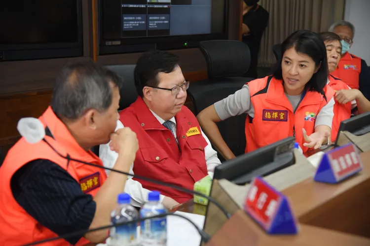 行政院副院長鄭文燦前往南投聽取災情簡報。縣府提供