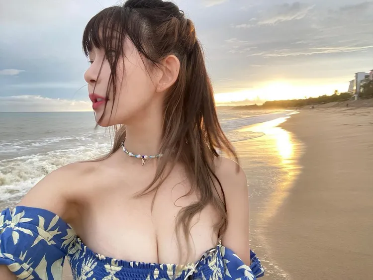 阿樂上衣太犯規。取自阿樂IG