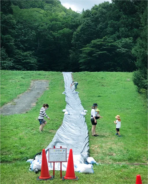 日男童滑水道相撞 1人失去意識