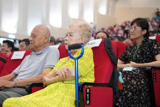 被爆和郭台銘拍板「郭黃配」　柯媽轟周玉蔻「瘋子」：全台灣人都討厭她