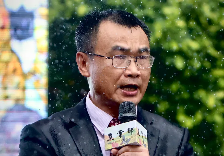 農業部長陳吉仲淋雨上任。林林攝