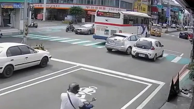 翻攝自《記者爆料網》