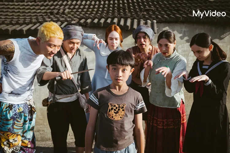 阮柏皓（中）飾演「通靈金孫」翰旻。MyVideo提供